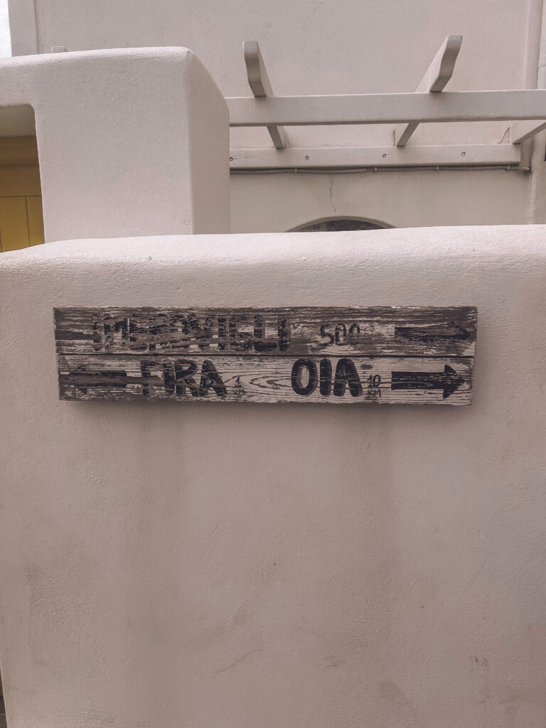 A sign for the Oia to Fira hike